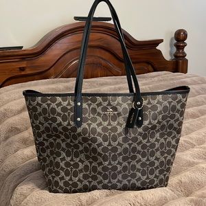 Coach Signature Canvas City Tote #F54273